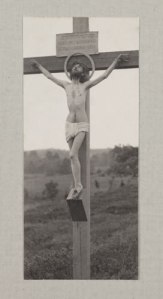 FOTORAFLARIMIZI HANG DOSYA FORMATINDA SAKLAMALIYIZ? Day_fred_holland_1864-1933_-_the_crucifixion_-18981
